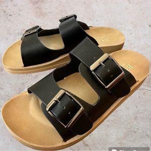 Sandals for Womens Buckles non slip Size 6.5 and 7.5